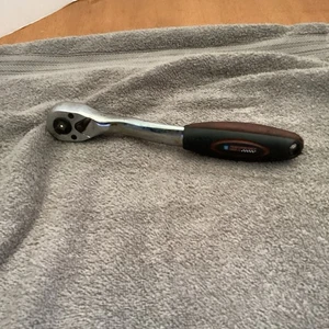 GM Performance Parts 39600 1/4" & 3/8" Stubby Ratchet Handle works nice - Picture 1 of 7