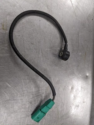 Sensor de detonación de golpe de 2013 Volkswagen CC 2.0 Foto 1 de 4