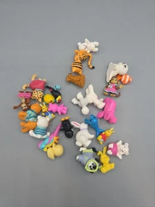 Lote aleatorio de mascotas Polly Pocket dulces perros callejeros gatos monos - Imagen 1 de 3