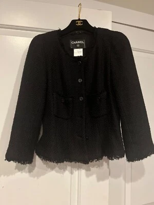 Blazer Chanel vintage negro, botones metálicos, talla 38 Foto 1 de 4