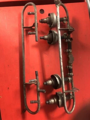 Injetores de combustível e trilho de combustível Volvo 1800 E - Imagem 1 de 4