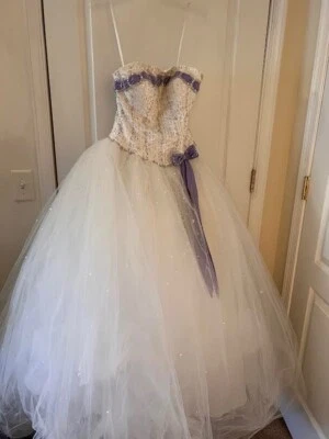 Красивый белый с фиолетовой шелковой лентой, платье Золушки! Sweet 16, выпускной, мяч. - Изображение 1 из 3