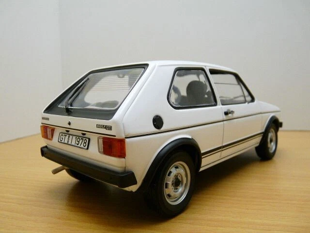 VOLKSWAGEN GOLF GTi 1600 série 1 blanche 1/18 VW - Image 1 of 1