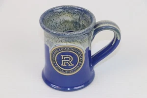 Taza de cerámica Deneen Riverside Community College lanzada a mano 2016 hecha en EE. UU. - Imagen 1 de 8