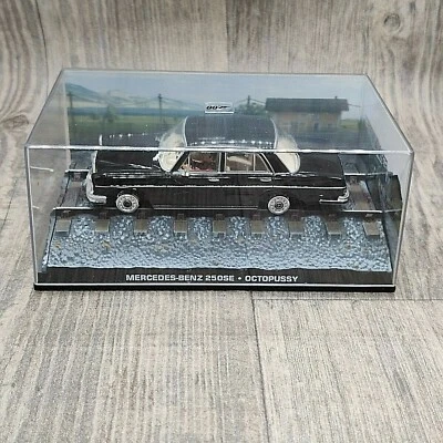 AUTO IXO MERCEDES-BENZ 250SE OCTOPUSSY JAMES BOND 007 1:43 - Immagine 1 di 4