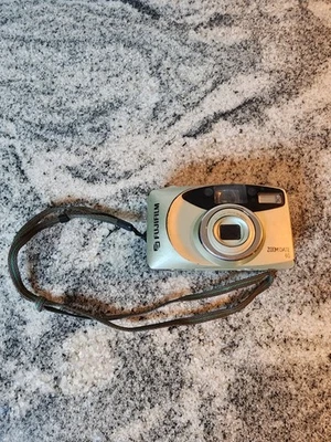 Cámara plateada Fuji Film Zoom Date 60 35-60 mm SOLO PIEZAS Foto 1 de 4