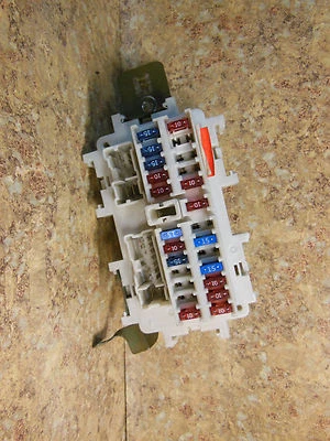 2003 NISSAN ALTIMA ПОД ПРИБОРНОЙ ПАНЕЛИ ВНУТРИ ПРЕДОХРАНИТЕЛЬ ПАНЕЛИ РЕЛЕ КОРОБКА Б/У - Изображение 1 из 2