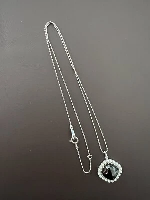 Collar de oro blanco granate rodolita con perlas de Akoya Foto 1 de 4