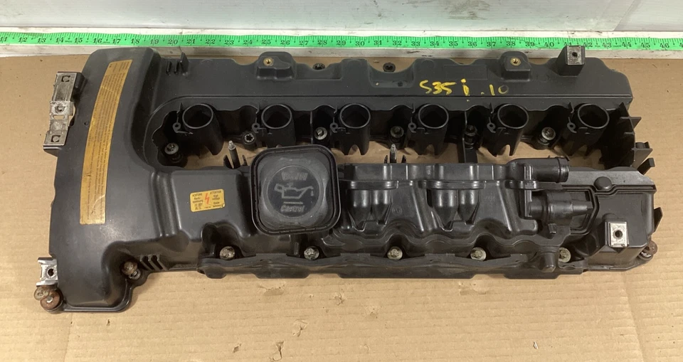 2004 - 2010 BMW 535i E60 Engine Valve Cover 70312785; 1112-756528405 OEM . Foto 1 de 4