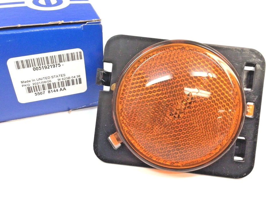 Jeep Wrangler 2007-2018 conjunto de lámpara marcadora lateral para pasajero derecho OEM 55078144AA Foto 1 de 4