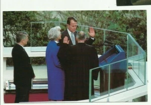 Postal 1981, juramento del presidente George Bush por el Honorable Stewart - Imagen 1 de 2