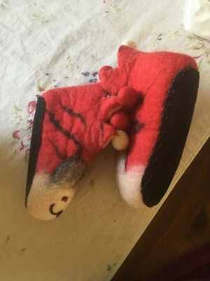 Zapatillas de lana para niños pequeños The Royal Collection BUNNYS hechas en Nepal  Foto 1 de 4