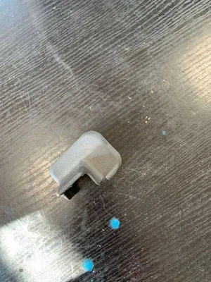 Mitsubishi Pajero 1999 Verkleidung Laufschiene Sitzschiene Rücksitz GSD35404 - Bild 1 von 4