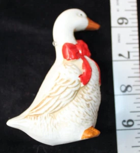 Vintage Ceramic 3.5" Christmas Ornament Holiday Goose with Red Ribbon EUC - Imagen 1 de 2