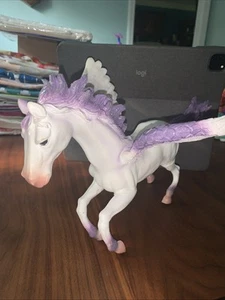 2018 Mojo White & Purple Glittery Pegasus Horse Toy Figurine with Wings - Picture 1 of 10