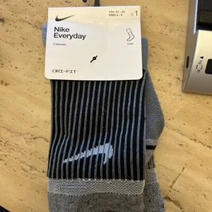 Nike Everyday Cushioned Crew Socks sz S/3-5 Youth Gray/Black Stripe Wmn4-6 - Picture 1 of 3