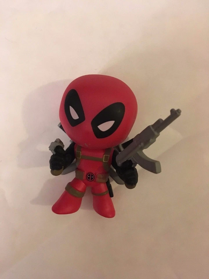 FUNKO MYSTERY MINI - MARVEL SERIES 1 - DEADPOOL FIGURE SDCC EXCLUSIVE - DAMAGED - Image 1 of 1