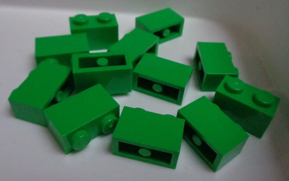 LEGO Pieces & Parts 3004 - 4647553 1x2 Bricks Bright Green x12 - Image 1 of 1