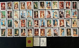 Vintage Lucky Chip Pinup Girl Spielkarten (54 Karten) KOMPLETT feat Betty White - Bild 1 von 10
