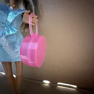 Mattel Barbie Puppe Zubehör rosa runde Tasche Handtasche - Bild 1 von 3