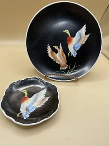 2 Stück handbemalte Stockententeller 6” 2 fliegende 3,5” Rüschenrand Schmuckschale signiert - Bild 1 von 11