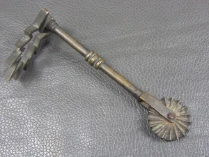 Antique unusual brass pastry cutter crimper wheel with Christmas tree stamp - Picture 1 of 6