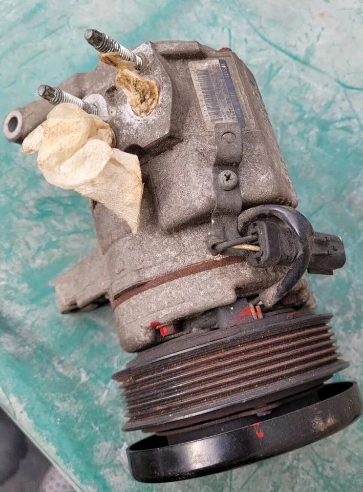 Compresor de aire acondicionado Jeep Grand Cherokee 2005-2007 4,7 L Foto 1 de 4