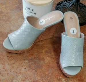 WOMEN'S CHARLES BY CHARLES DAVID, LAUNDER WEDGE PEEP TOE MULE, LT GRAY SZ 9 NWOB - Picture 1 of 9