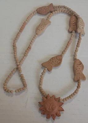 Collar de cuentas de arcilla natural sol y peces Foto 1 de 3