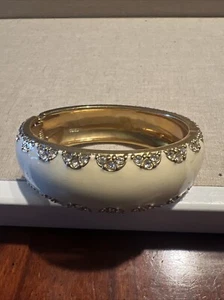 STELLA & DOT Sloan Cream Rhinestone Enamel Hinged Bangle Bracelet Chunky GoldTon - Picture 1 of 15