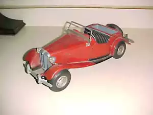 Fine DOEPKE MG - 16" RED CLASSIC MG BRITISH ROADSTER - MODEL TOYS - Picture 1 of 10