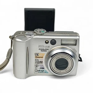 Nikon COOLPIX 5200 Digital Camera 5.1MP Silver 3x Zoom Retro Digicam - Picture 1 of 10