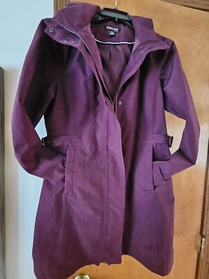 Gabardina Kirkland Signature Mujer Granate, Cinturón, Capucha Extraíble Talla M Foto 1 de 4