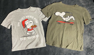 Lot of 2 Old Navy Peanuts Snoopy Santa Skateboard Gray Green T Shirt 5T 7 8 K23