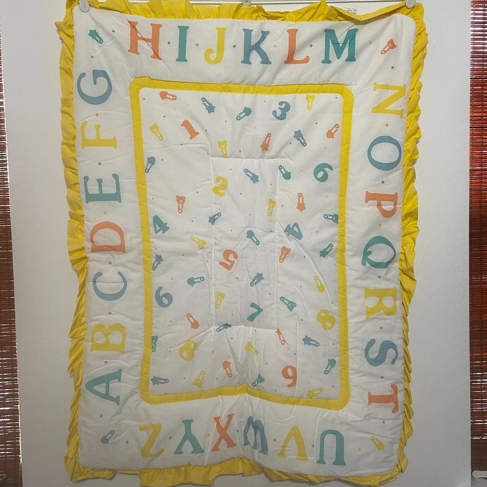 Vintage Carters Letras Números ABC Pañales Alfileres Manta Bebé Edredón Borde Amarillo Foto 1 de 4