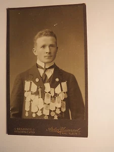 Helsinki Helsingfors - junger Mann im Anzug mit Orden ? - Portrait / CDV - Picture 1 of 2