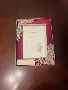 vintage Memorial Edition White Holy Bible Illustrated Zipper Cross Pendant Box - Picture 1 of 15