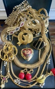 Lotto bigiotteria costume vintage! MONET, AVON e altri! - Foto 1 di 4