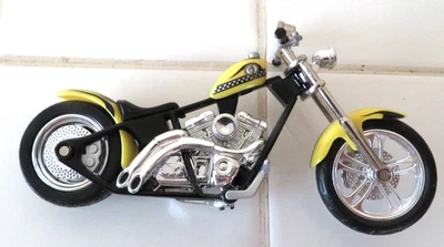 2001 Metal Maxx Harley-Davidson Custom Collectibles FXDWG Dyna Wide Glide 1:17  - Image 1 of 4