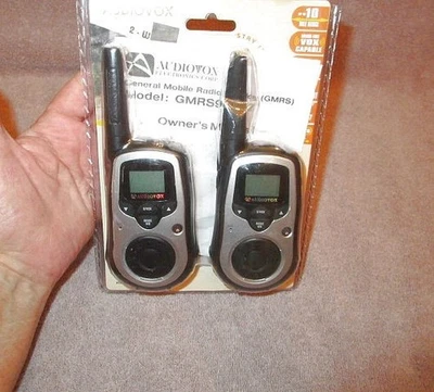 Audiovox 2 路收音机 GMRS9010-2 免提 10 英里手电筒 + 额外配件 全新 — 第 1/4 张图片