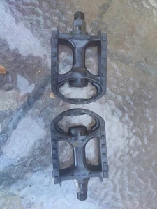 Neco Nylon 9/16 15mm Bicycle Pedals New - Picture 1 of 3