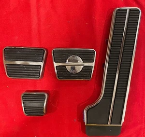 1970 1971 CAMARO GAS PEDAL (W 350HP ONLY) PLUS PEDAL PAD KIT WITH STAINLESS TRIM - Foto 1 di 3
