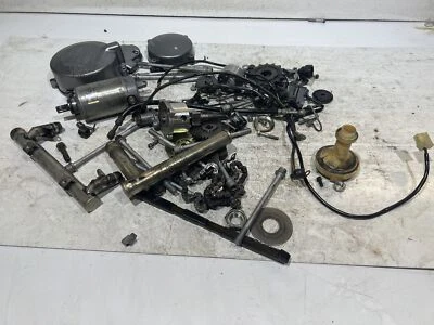 03-08 LOTE PIEZAS Y HERRAJES MOTOR KAWASAKI ZZR600 Foto 1 de 4