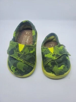 Zapatos sin cordones Toms para niños pequeños camuflaje verde lona talla 3 Foto 1 de 4