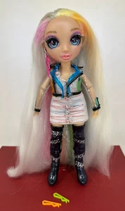 MGA 2020 ☆ Rainbow High ☆ Hair Studio : Amaya Raine Fashion Doll #1 - Imagen 1 de 5