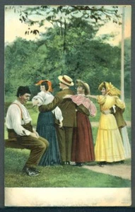 Cartolina d'epoca romantica coppia uomo lasciato fuori mai usata - Foto 1 di 1