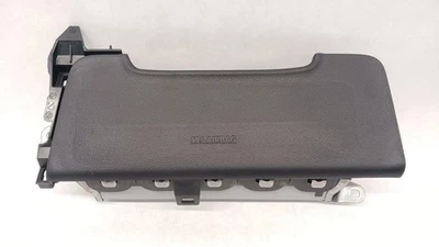 Bolsa de aire para rodilla del conductor izquierdo TOYOTA PRIUS '16-'22 FABRICANTE DE EQUIPOS ORIGINALES  Foto 1 de 4