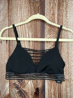 Victorias Secret PINK Ultimate Sports Bra Removable Padding Size Medium Black - Image 1 of 4