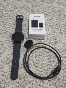 Samsung Galaxy Watch 6 40mm Black Aluminium Case Black Silicone Band Excellent - Photo 1 sur 4