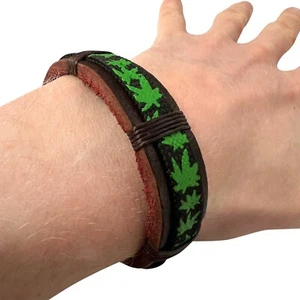 Pulsera brazalete brazalete de cuero marrón negro hoja de cannabis verde joyería para hombre - Imagen 1 de 2